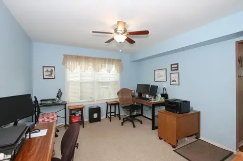 886 Farm Glen Lane Carol Stream IL 60188