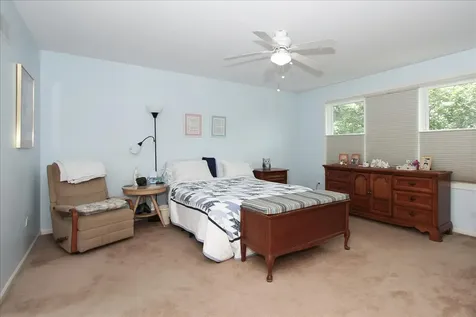 886 Farm Glen Lane Carol Stream IL 60188