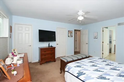 886 Farm Glen Lane Carol Stream IL 60188