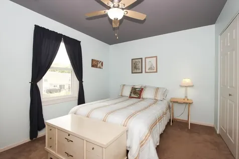 886 Farm Glen Lane Carol Stream IL 60188