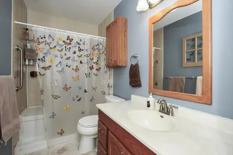 886 Farm Glen Lane Carol Stream IL 60188