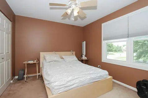 886 Farm Glen Lane Carol Stream IL 60188