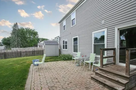 886 Farm Glen Lane Carol Stream IL 60188