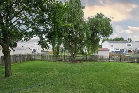 886 Farm Glen Lane Carol Stream IL 60188