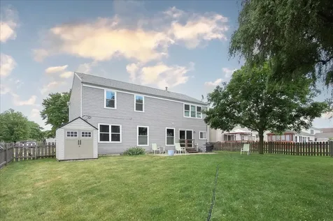 886 Farm Glen Lane Carol Stream IL 60188