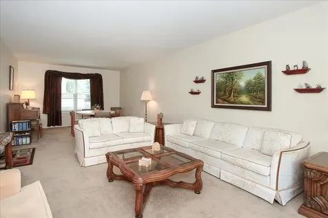 886 Farm Glen Lane Carol Stream IL 60188