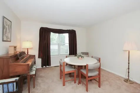 886 Farm Glen Lane Carol Stream IL 60188