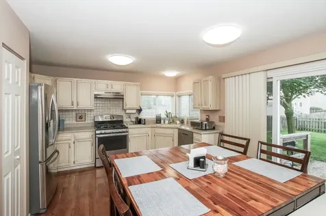 886 Farm Glen Lane Carol Stream IL 60188