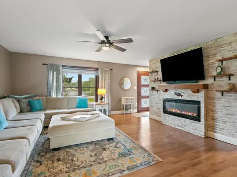715 Monterrey Terrace Mchenry IL 60050