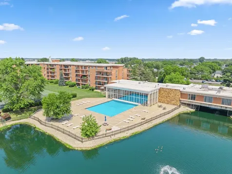 16 East Old Willow Road Prospect Heights IL 60070