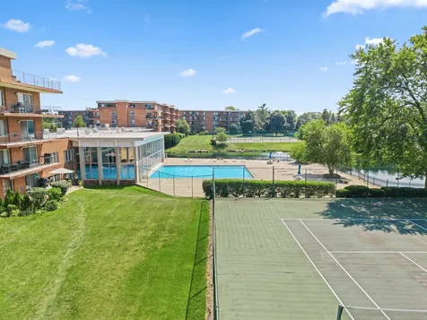 16 East Old Willow Road Prospect Heights IL 60070