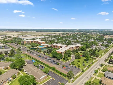 16 East Old Willow Road Prospect Heights IL 60070