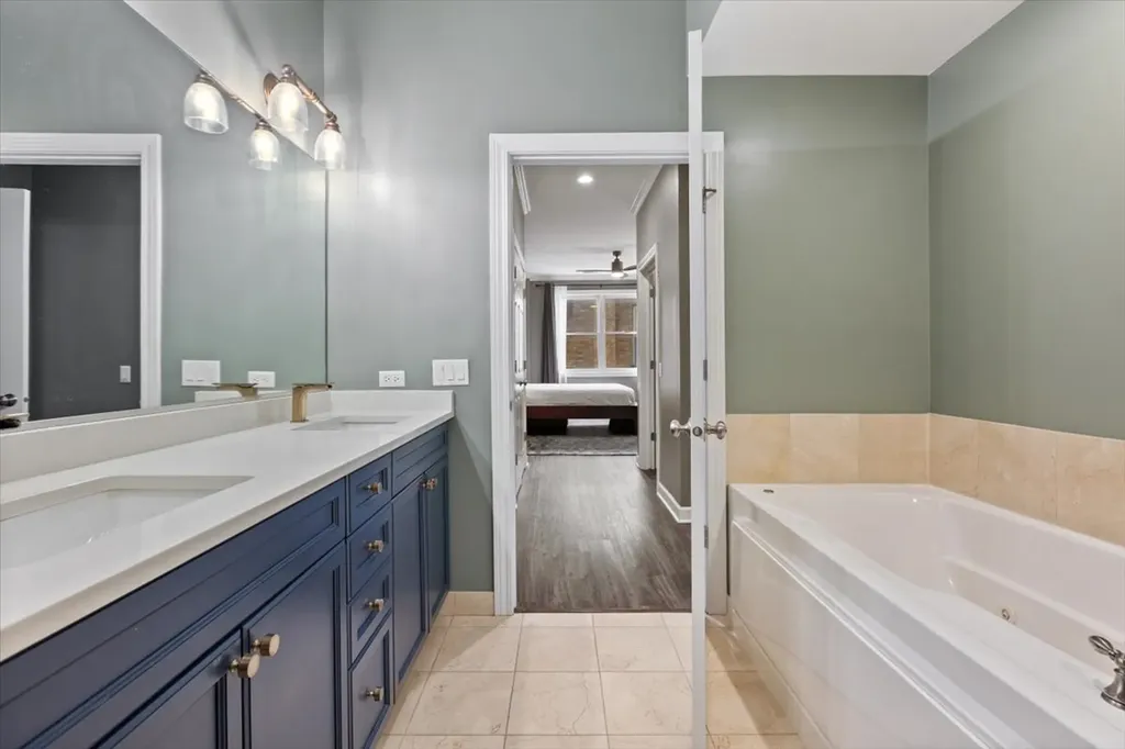 4553 North Magnolia Avenue Chicago IL 60640