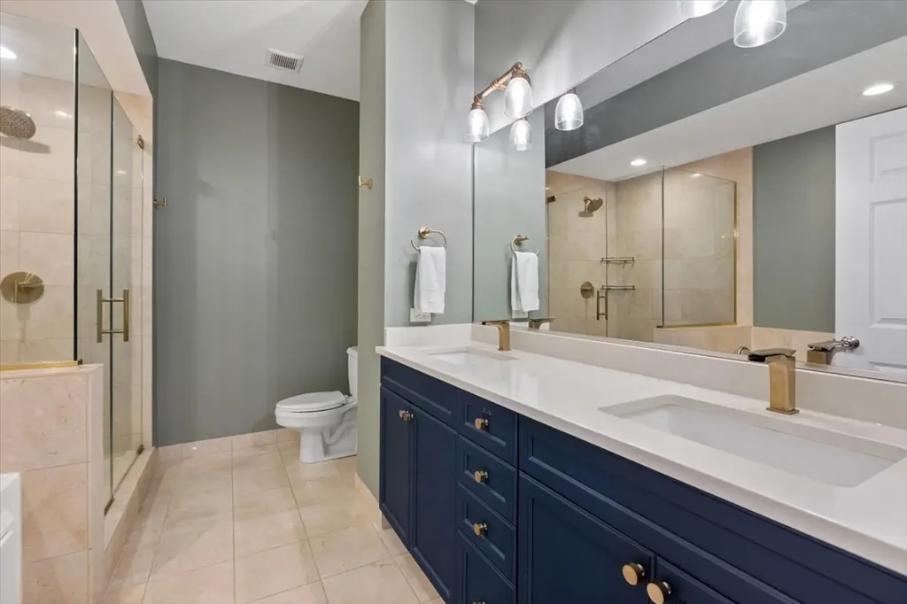4553 North Magnolia Avenue Chicago IL 60640