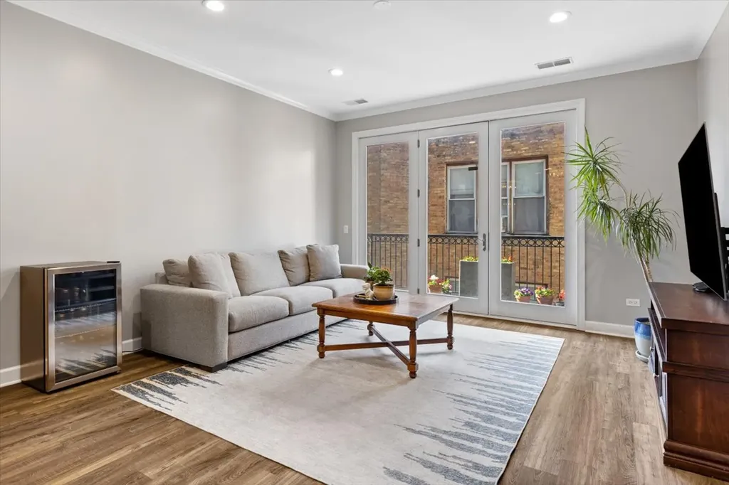 4553 North Magnolia Avenue Chicago IL 60640