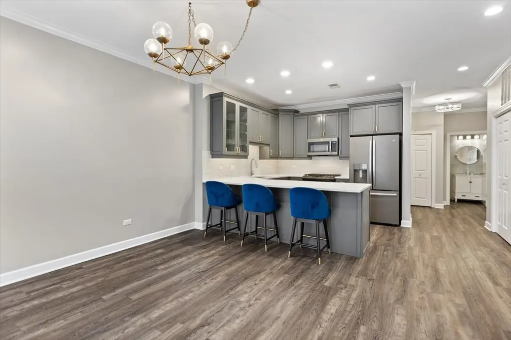 4553 North Magnolia Avenue Chicago IL 60640