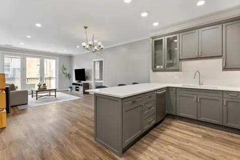 4553 North Magnolia Avenue Chicago IL 60640
