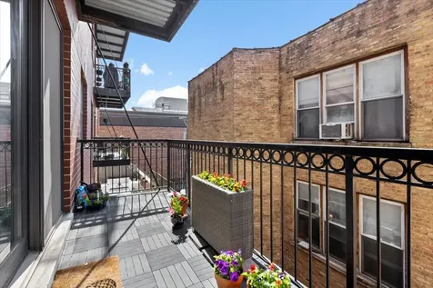 4553 North Magnolia Avenue Chicago IL 60640