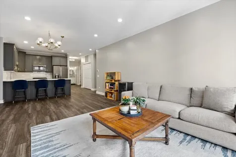 4553 North Magnolia Avenue Chicago IL 60640