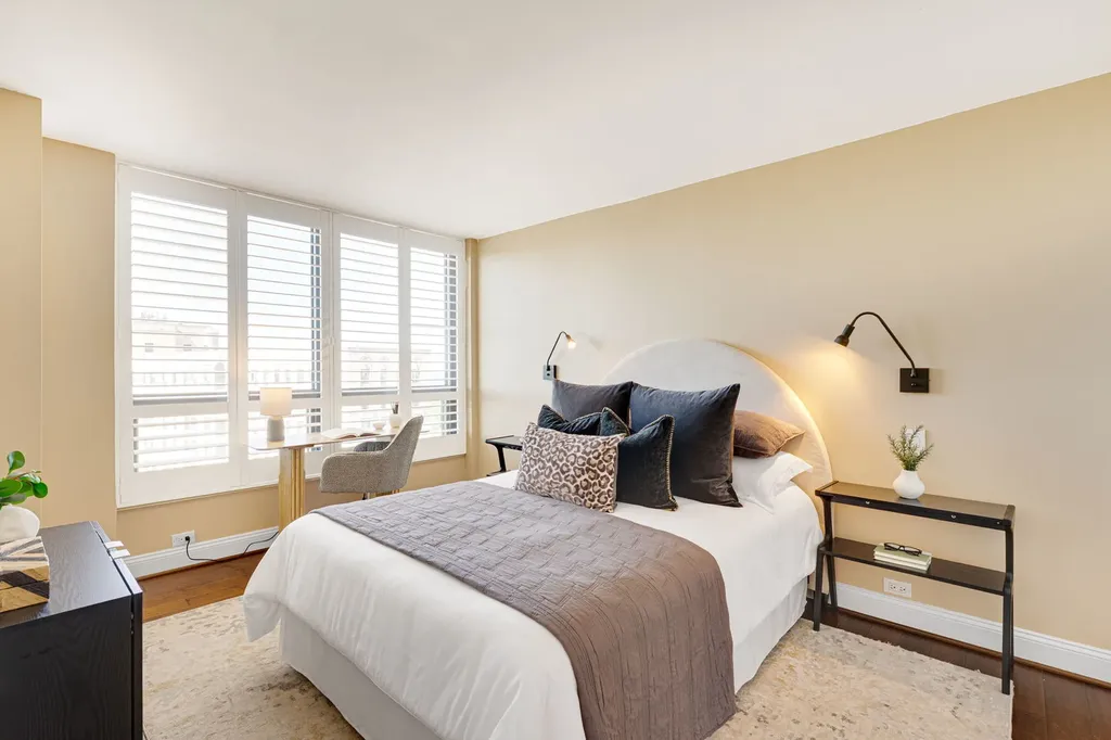 2020 North Lincoln Park West Chicago IL 60614