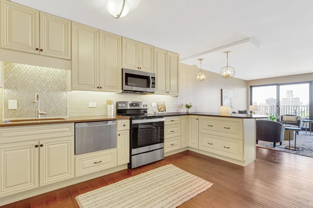 2020 North Lincoln Park West Chicago IL 60614