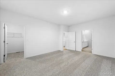 301 Westminster Court North Aurora IL 60542