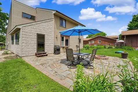 1 James Court Sidney IL 61877