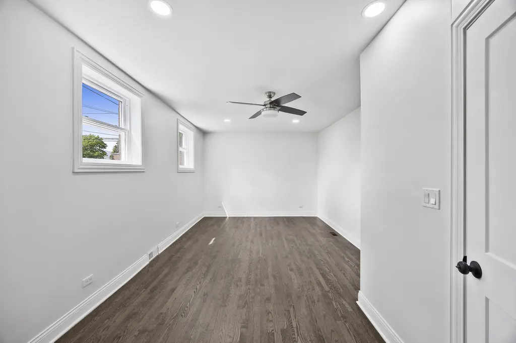 8848 South Jeffery Boulevard Chicago IL 60617