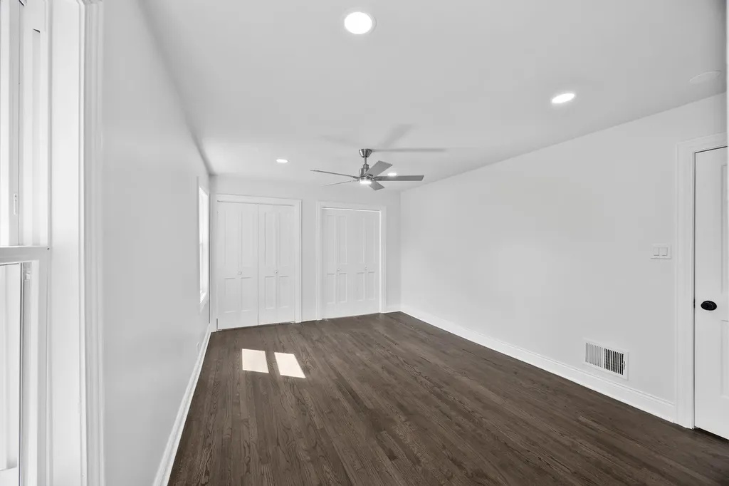 8848 South Jeffery Boulevard Chicago IL 60617