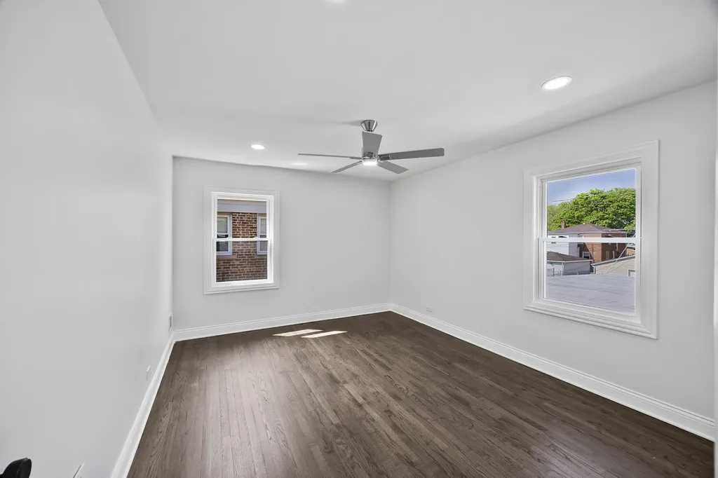 8848 South Jeffery Boulevard Chicago IL 60617