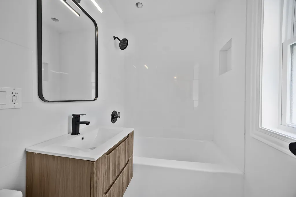 8848 South Jeffery Boulevard Chicago IL 60617