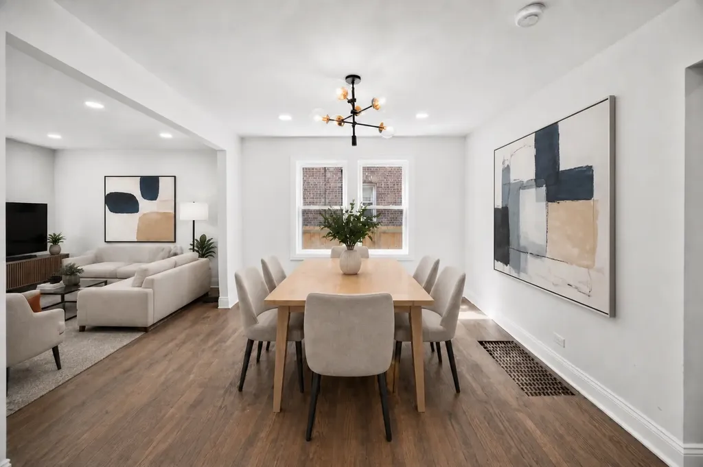 8848 South Jeffery Boulevard Chicago IL 60617