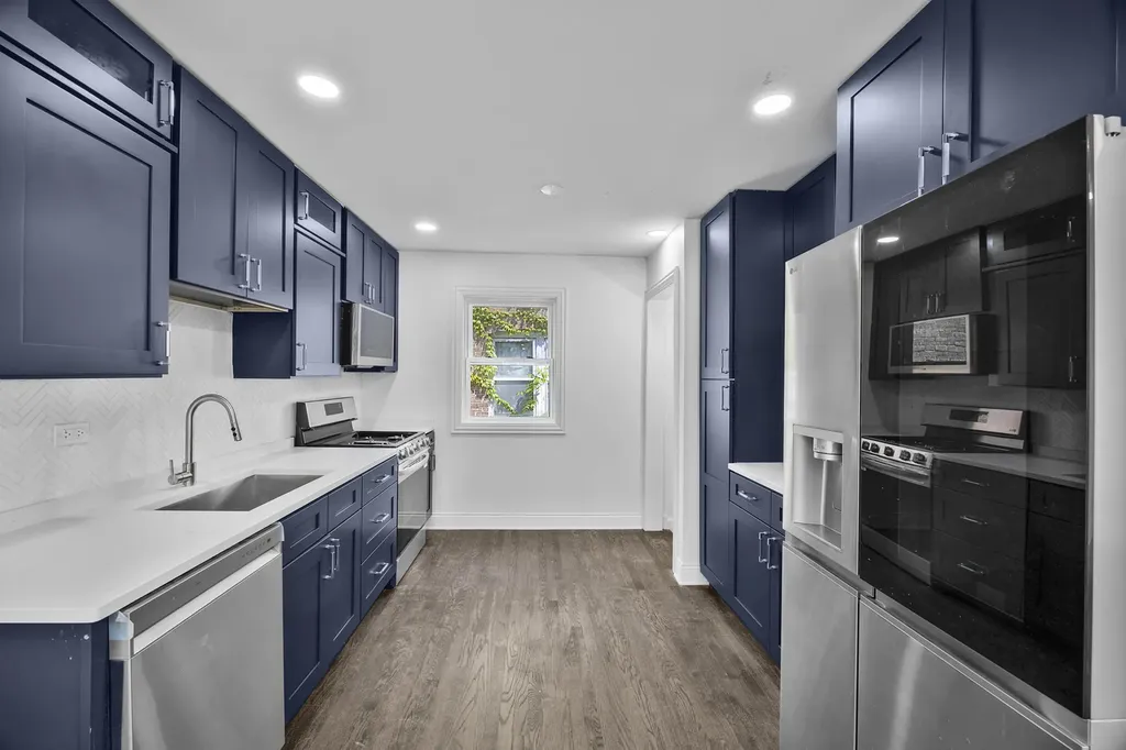 8848 South Jeffery Boulevard Chicago IL 60617
