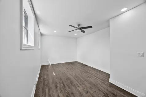 8848 South Jeffery Boulevard Chicago IL 60617