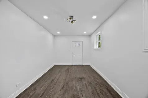 8848 South Jeffery Boulevard Chicago IL 60617