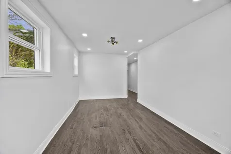 8848 South Jeffery Boulevard Chicago IL 60617
