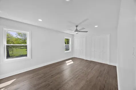 8848 South Jeffery Boulevard Chicago IL 60617