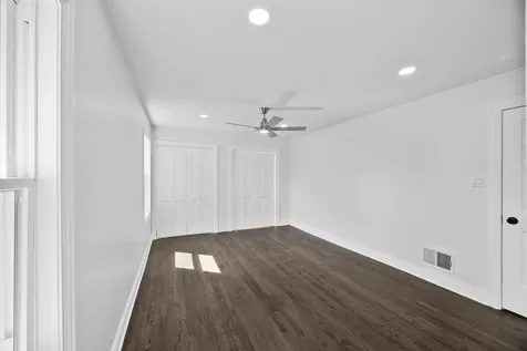 8848 South Jeffery Boulevard Chicago IL 60617