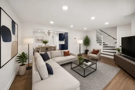 8848 South Jeffery Boulevard Chicago IL 60617