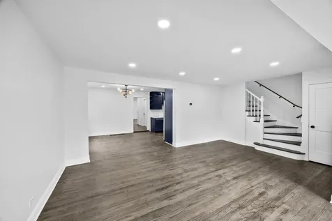 8848 South Jeffery Boulevard Chicago IL 60617