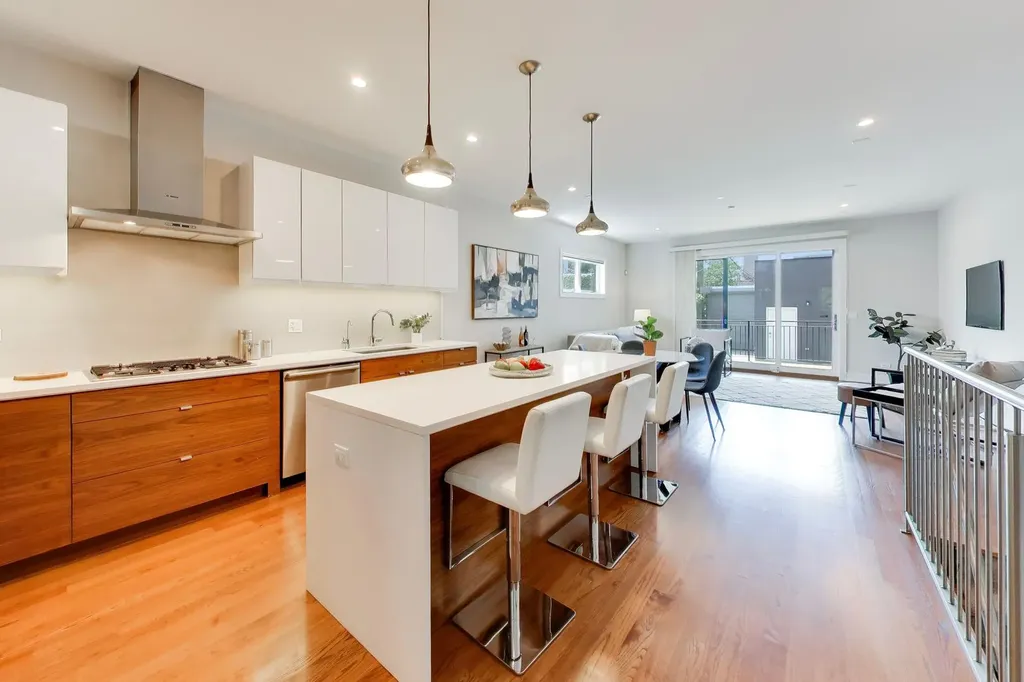 854 North May Street Chicago IL 60642
