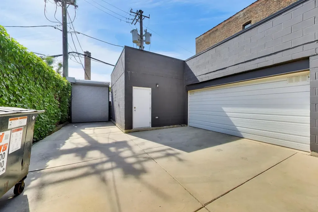 854 North May Street Chicago IL 60642