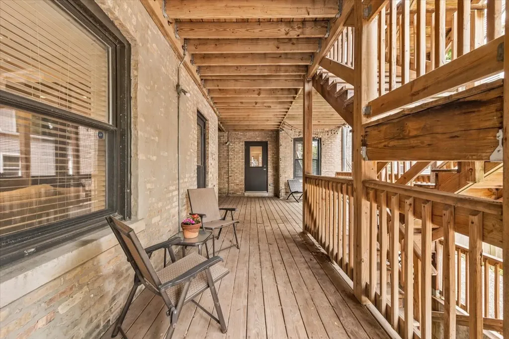 1454 West Roscoe Street Chicago IL 60657