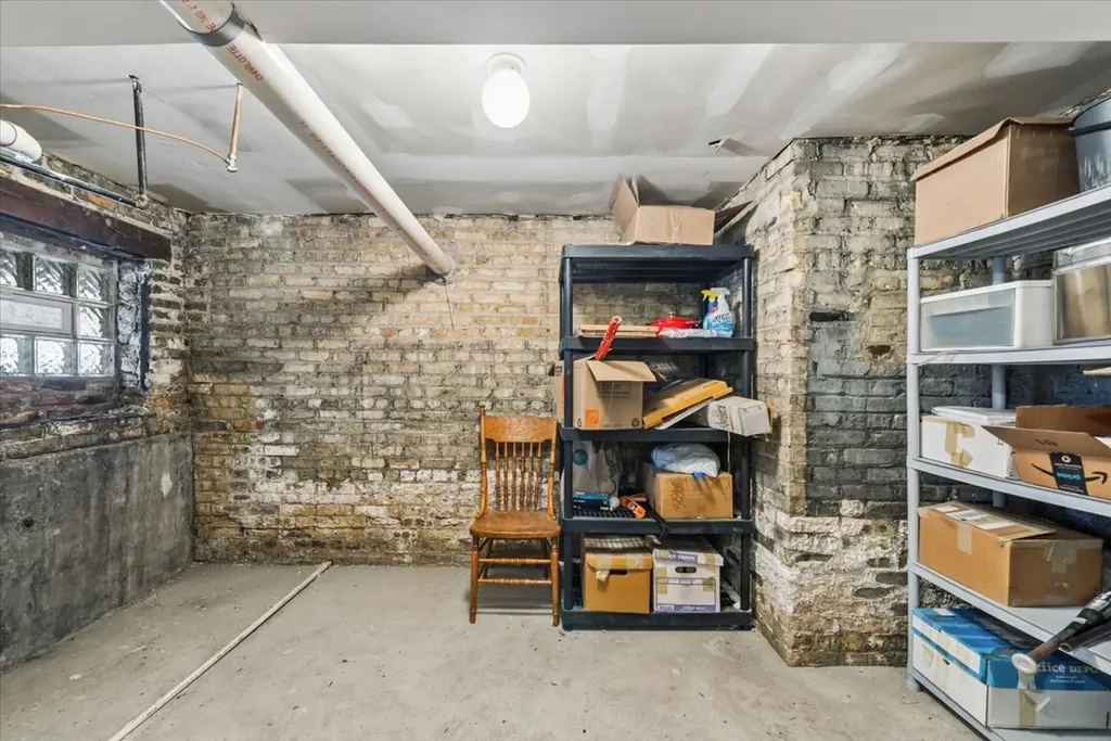 1454 West Roscoe Street Chicago IL 60657