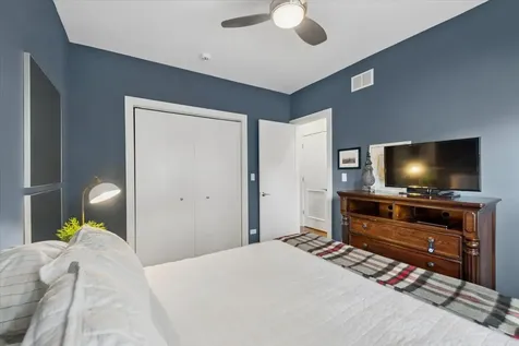 1454 West Roscoe Street Chicago IL 60657