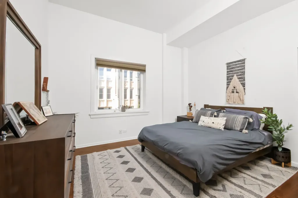3325 North Lincoln Avenue Chicago IL 60657