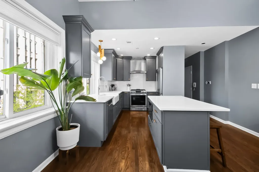 3325 North Lincoln Avenue Chicago IL 60657