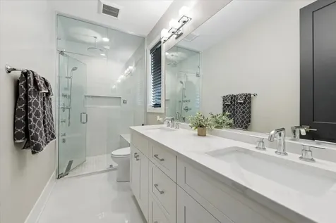 1731 West Roscoe Street Chicago IL 60657
