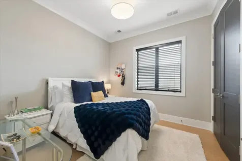 1731 West Roscoe Street Chicago IL 60657