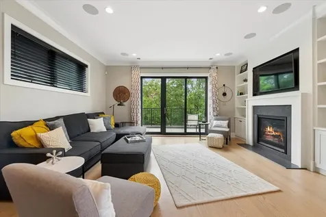 1731 West Roscoe Street Chicago IL 60657